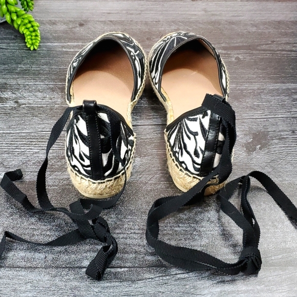 Maje | Frozen Black and White Embroidered Tapestry Gypsy Boho Espadrilles - Picture 3 of 10